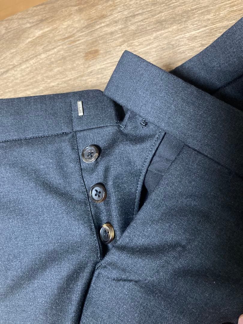 トムブラウン スーツ ハイアームホールタイプ　チャコール　ネクタイ付き