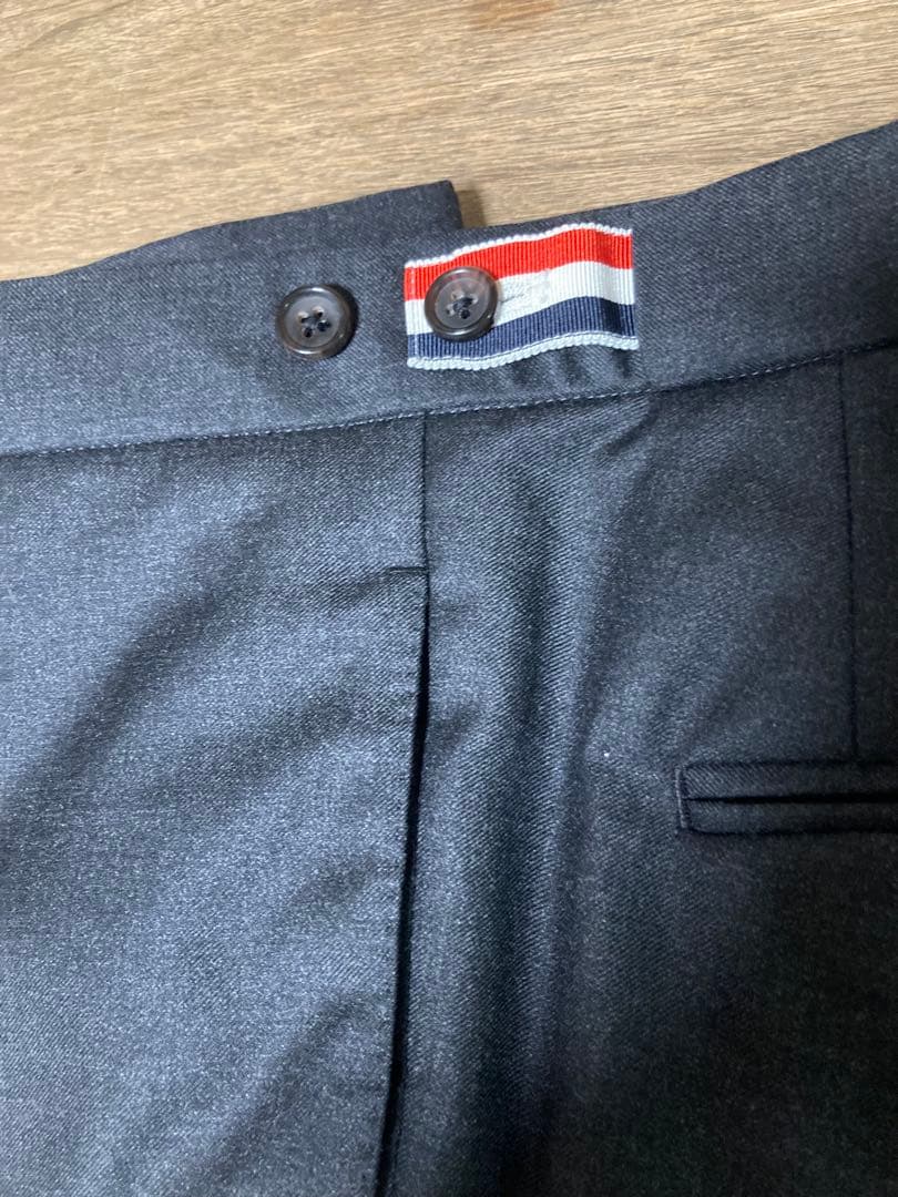 トムブラウン スーツ ハイアームホールタイプ　チャコール　ネクタイ付き