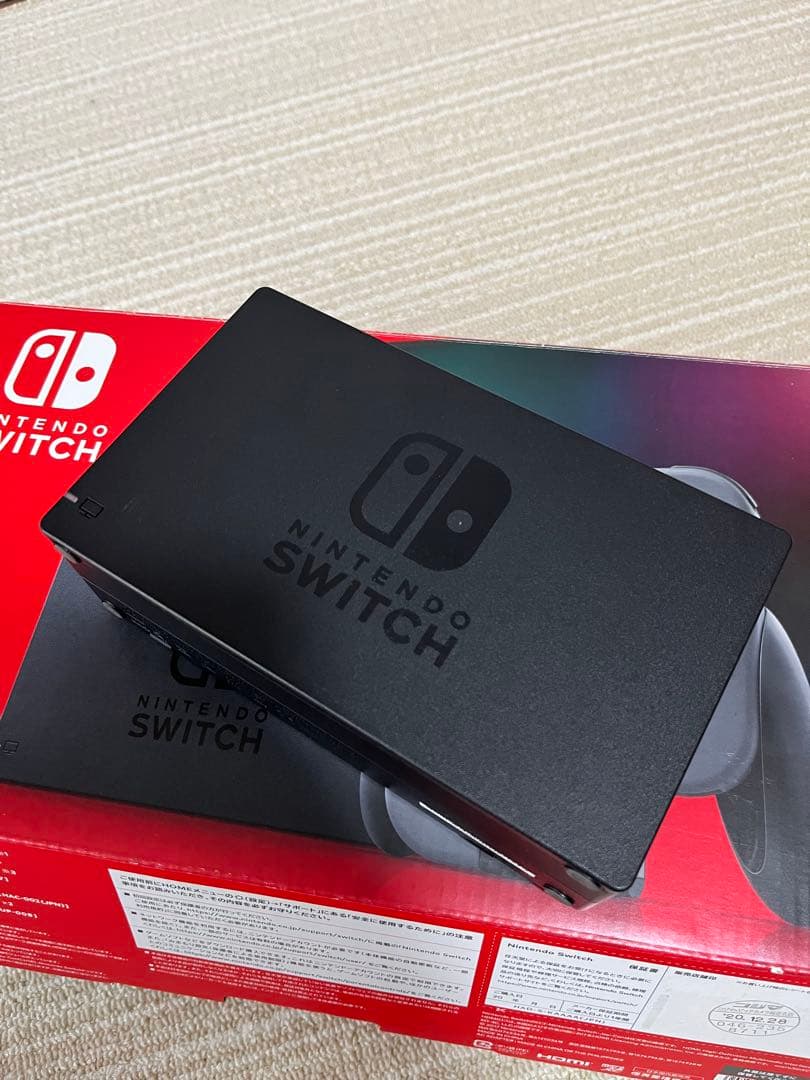 【美品】2020年製 Nintendo Switch 本体 &キャリーケース