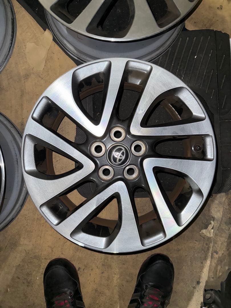 シエンタ純正オプション16インチアルミホイール