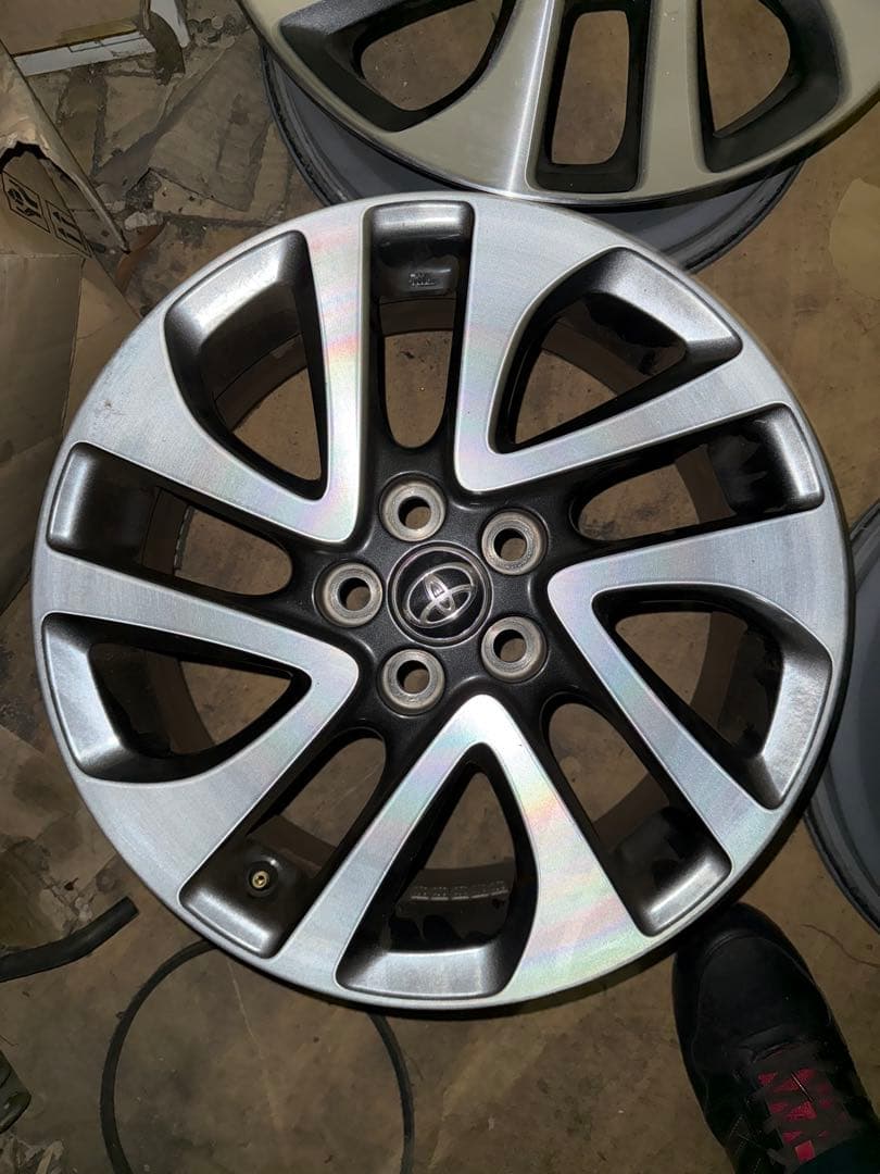 シエンタ純正オプション16インチアルミホイール