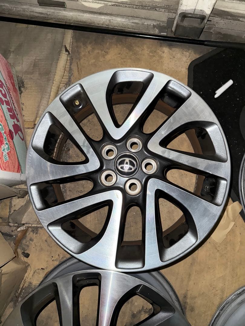 シエンタ純正オプション16インチアルミホイール