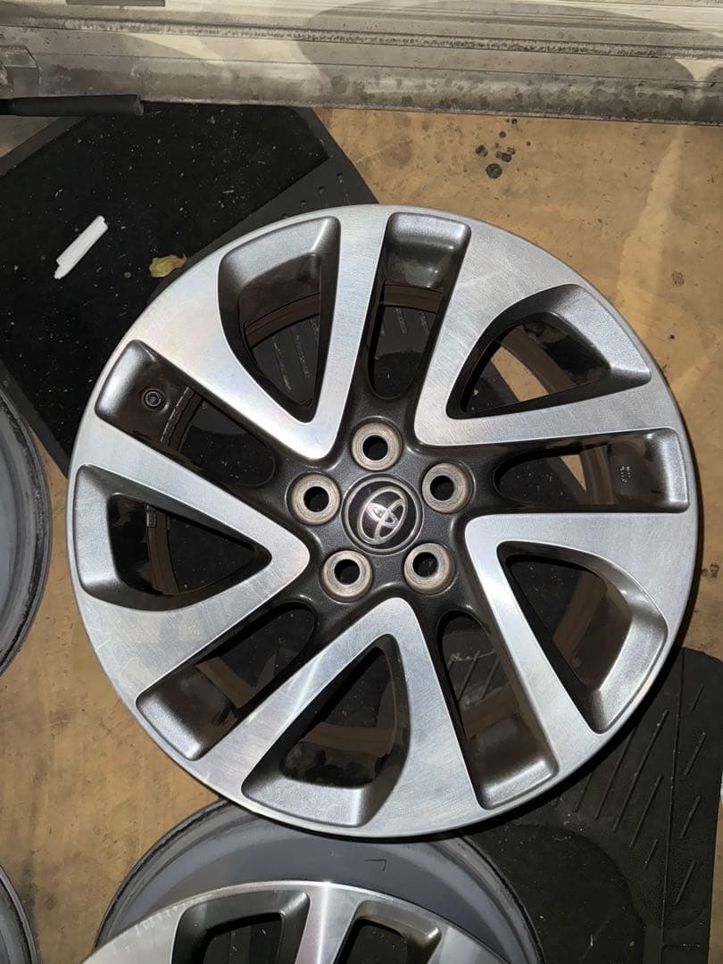 シエンタ純正オプション16インチアルミホイール