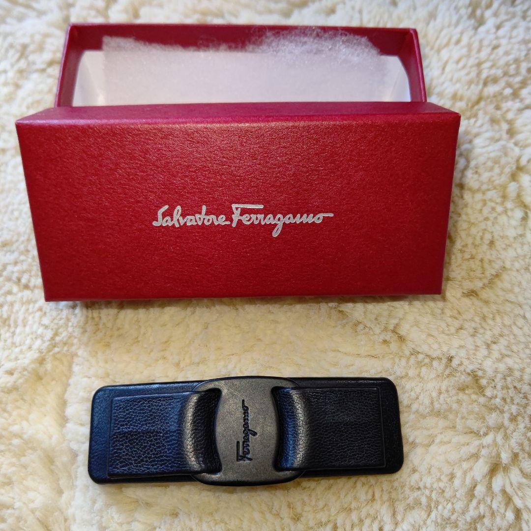 【Salvatore Ferragamo】黒のレザーバレッタ