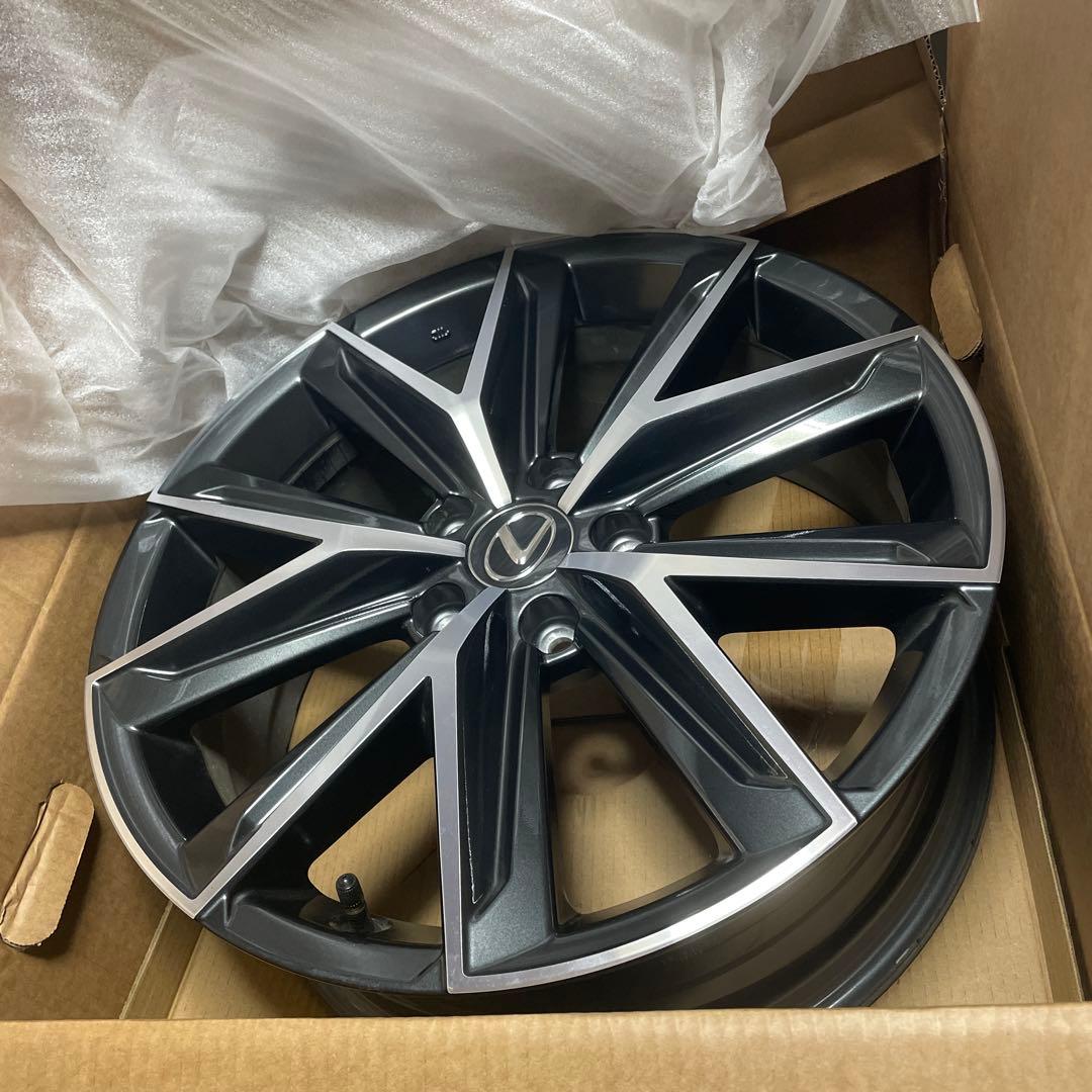 新車外しLexus LBXクール18インチ ホイール 送料込みのお値引き価格‼️