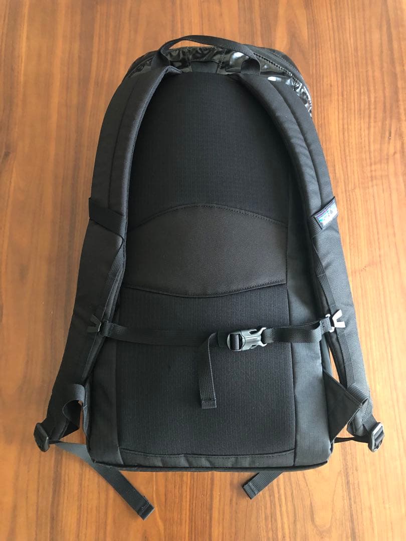 ⭐️patagonia パタゴニア⭐️ブラックホールバックパック 25L BLK
