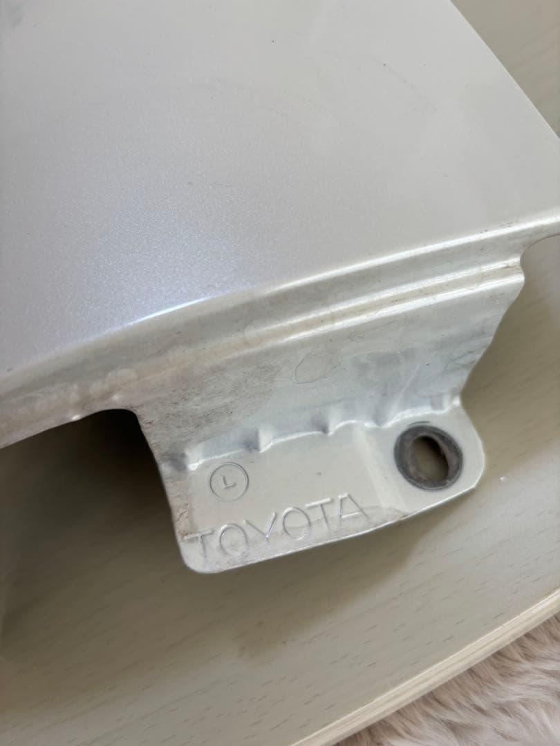 ハイエースワゴン　純正ガッツミラーのみ同色塗装パールホワイト070