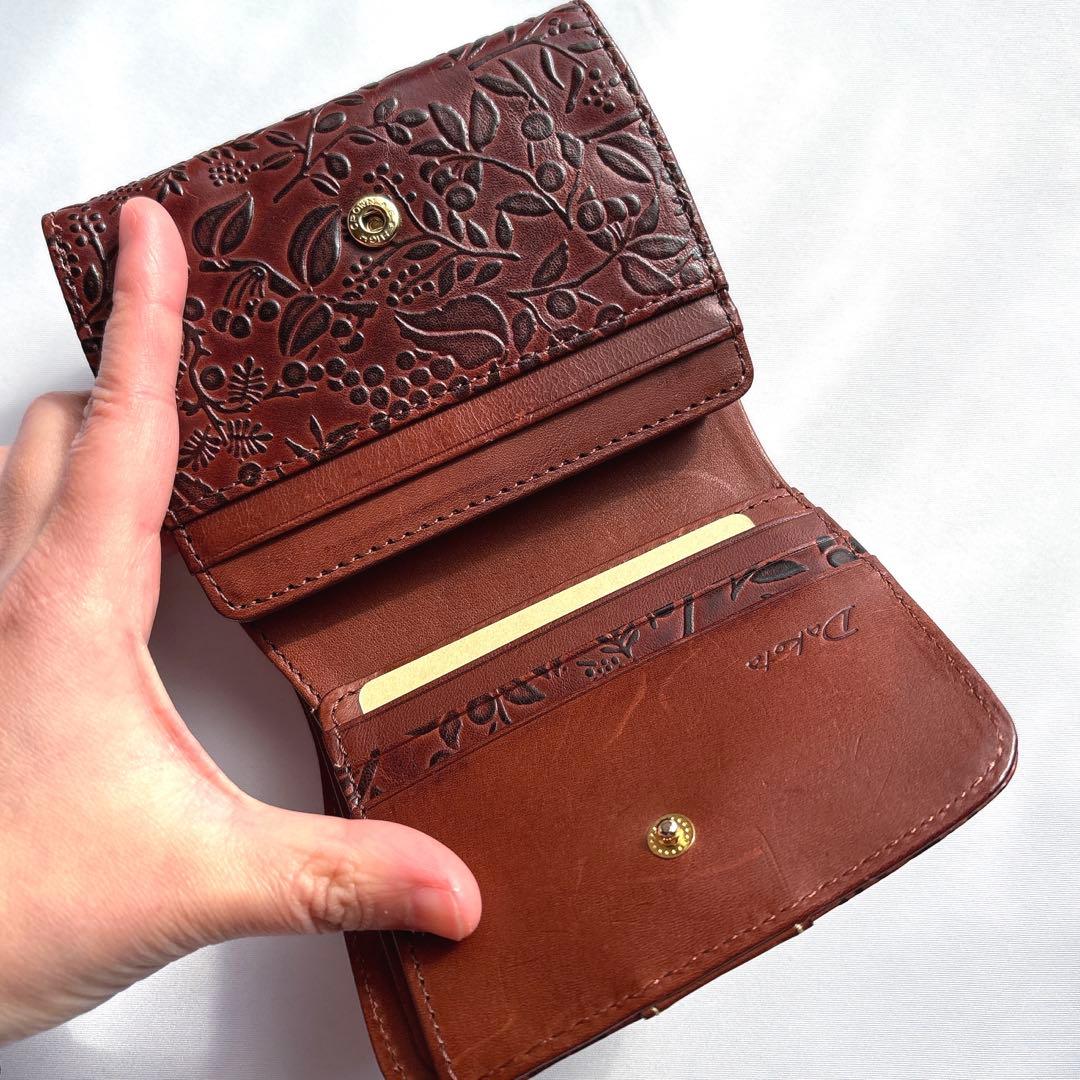 【美品】DAKOTA ダコタ ミモザ ボタニカル柄型押し二つ折り財布 ブラウン