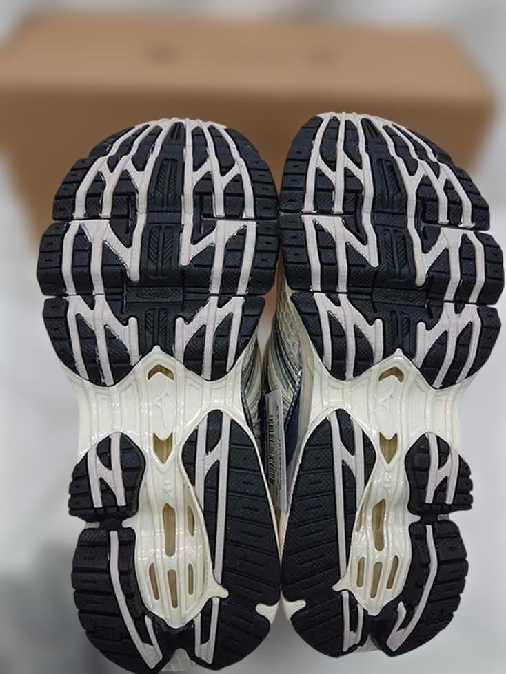 ♡ミズノ Mizuno ウェーブプロフェシー スニーカー 24.0cm