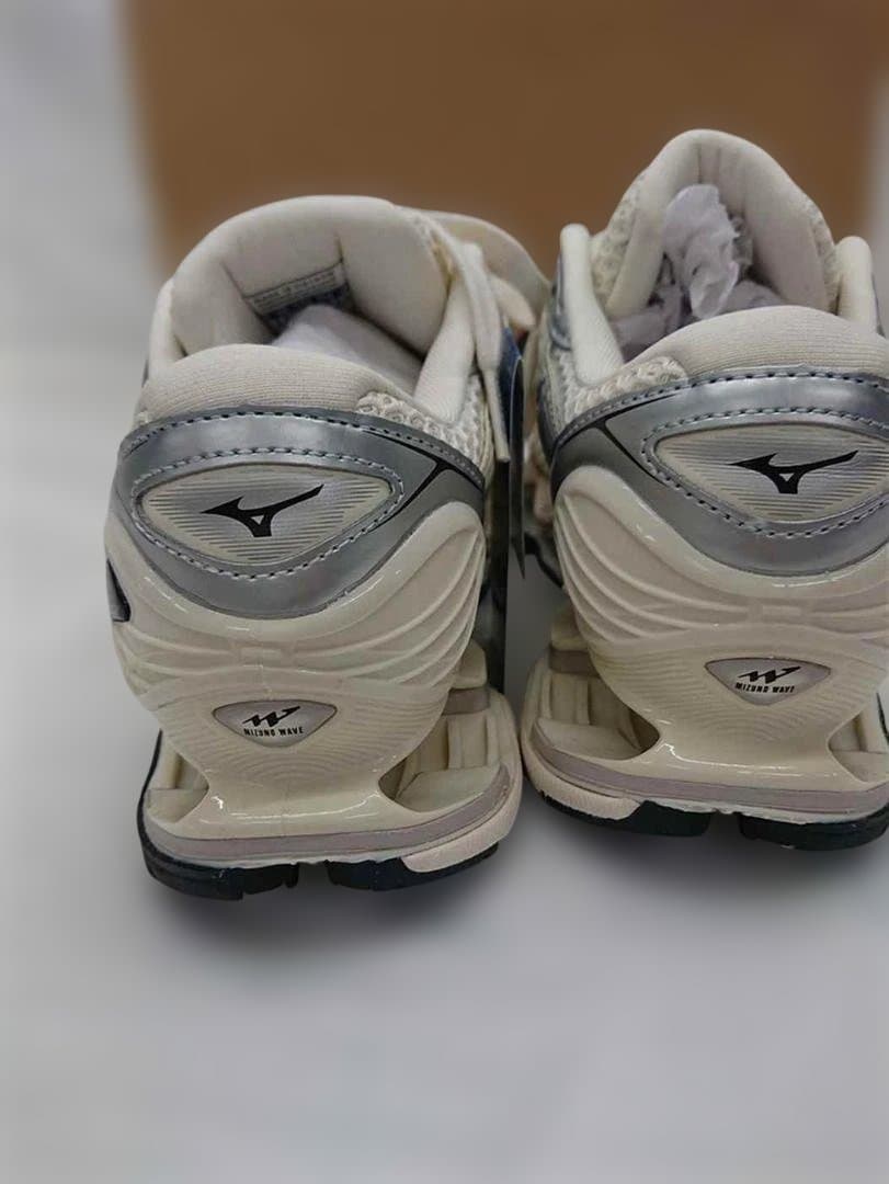 ♡ミズノ Mizuno ウェーブプロフェシー スニーカー 24.0cm