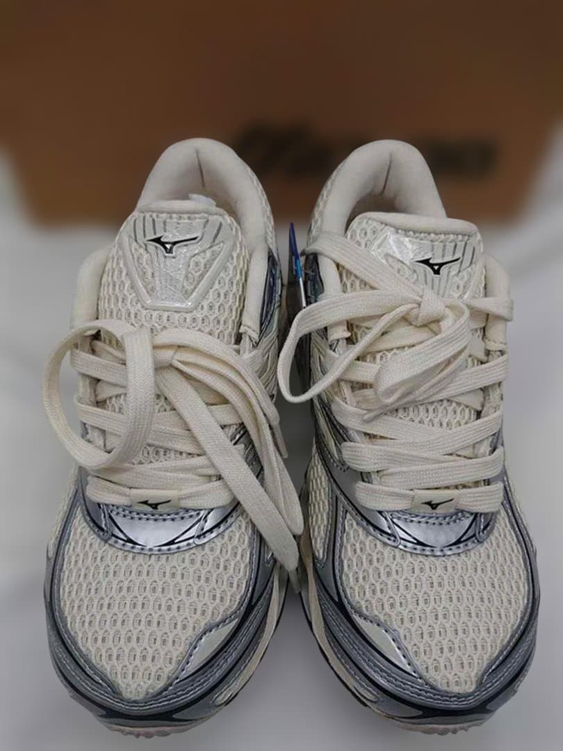 ♡ミズノ Mizuno ウェーブプロフェシー スニーカー 24.0cm