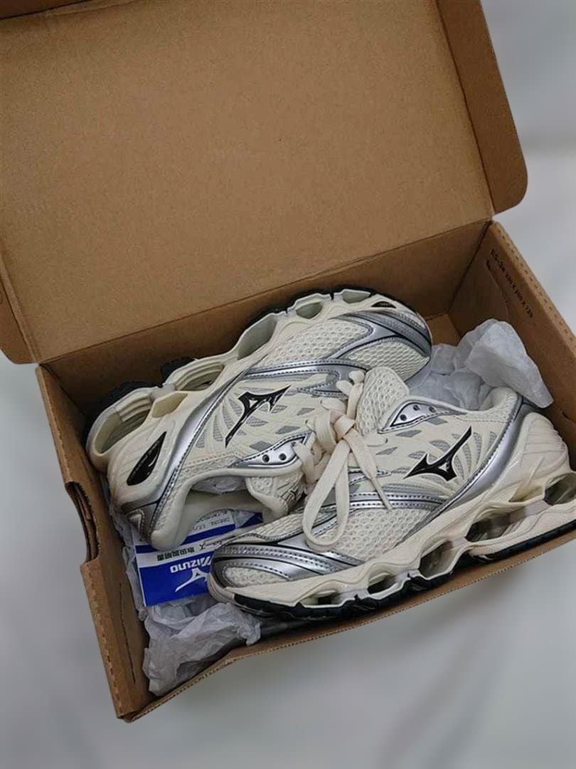 ♡ミズノ Mizuno ウェーブプロフェシー スニーカー 24.0cm