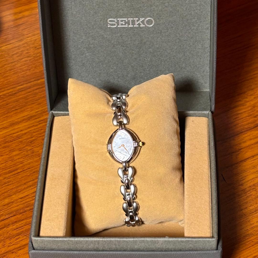 未使用品SEIKO セイコー エクセリーヌ レディース クォーツ 稼働品