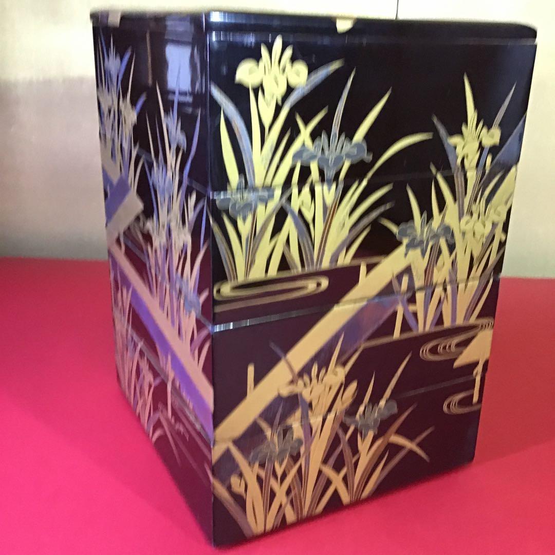 金銀蒔絵　「燕子花」重箱　明治期. Z4