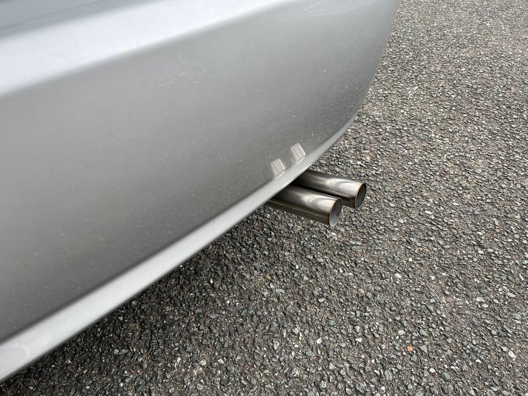 ぱーちんプリウス30系 段差付き斜め出し！オリジナル！デュアルマフラー！