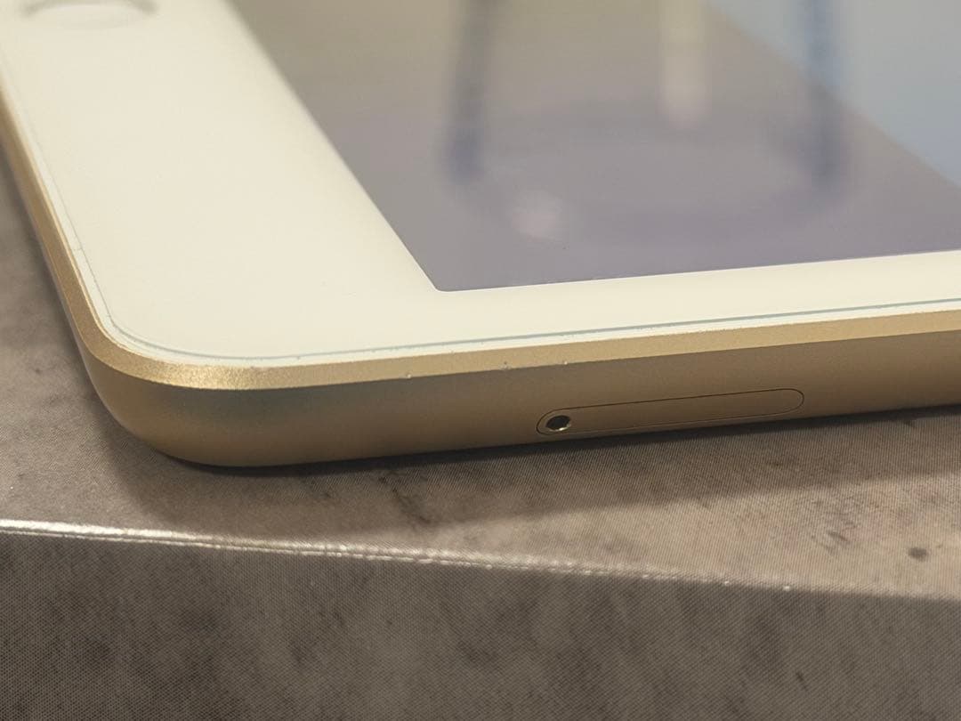 iPad 第5世代　32GB GOLD Apple Cellular Wi-Fi