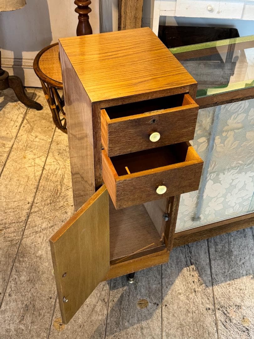 古いガラスショーケースカウンター 店舗什器 Rガラス レトロガラスヴィンテージ