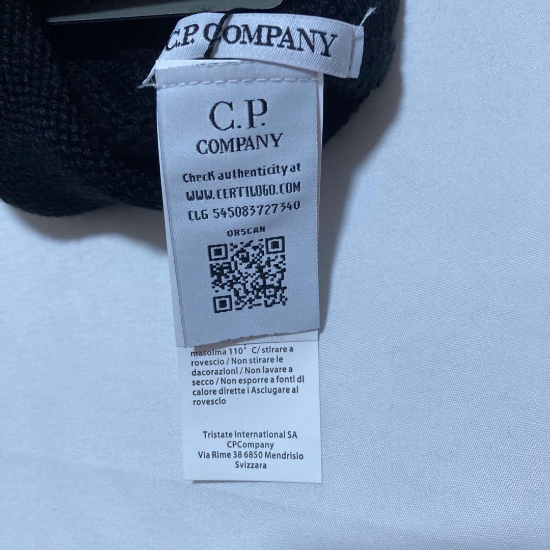 C.P. COMPANY ニット帽。
