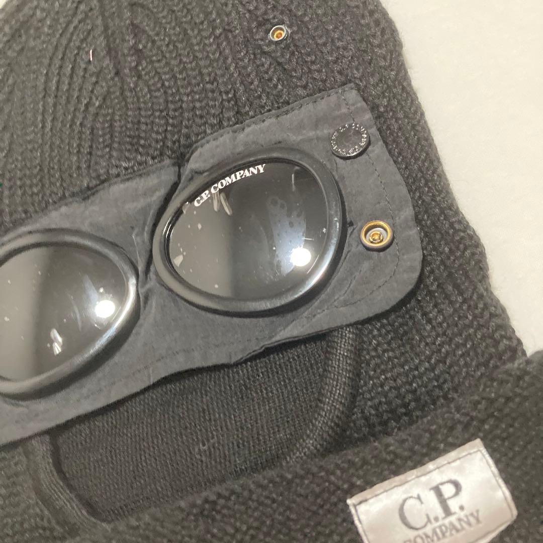 C.P. COMPANY ニット帽。