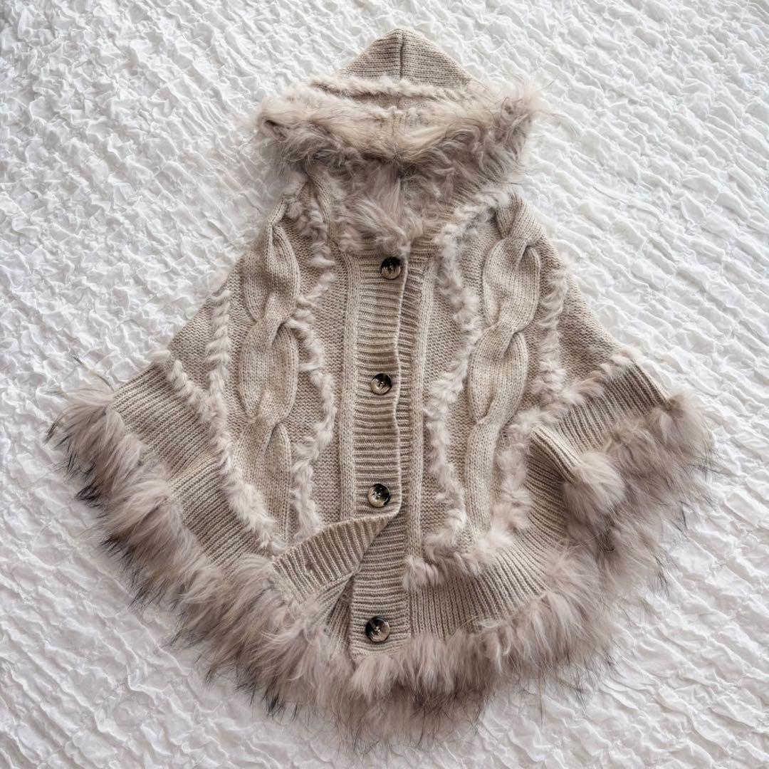 【美品】 バーニーズニューヨーク ファー付ニットポンチョ 近年モデル