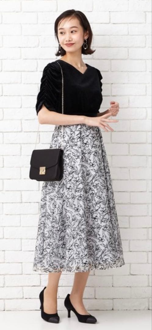 AIMER ベロア袖フロッキーフレアドレス 黒 白 エメ