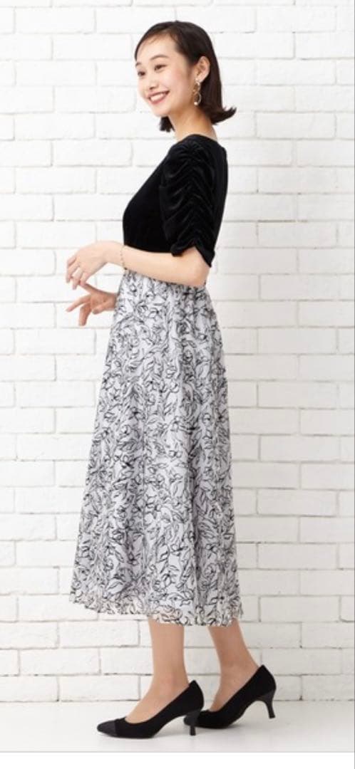 AIMER ベロア袖フロッキーフレアドレス 黒 白 エメ