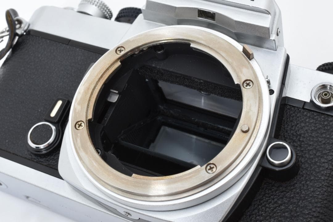 超美品 NIKON FM シルバー フィルムカメラ　モルト新品交換済 M258
