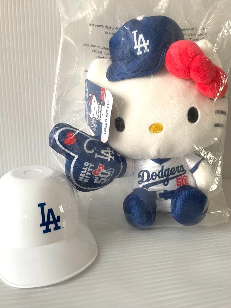 ハローキティーナイト ドジャース50周年記念コラボ キティー人形
