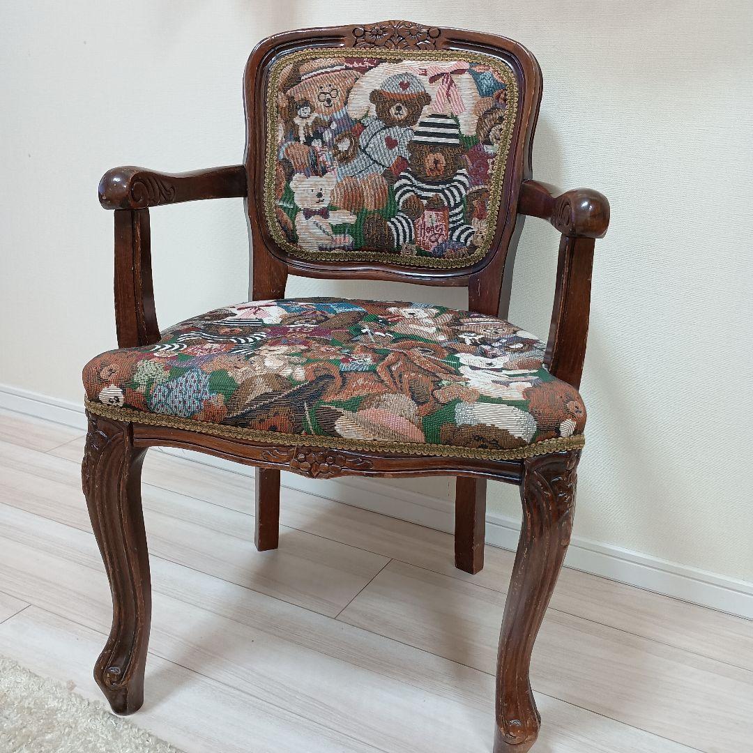アンティーククマ刺繍 木製椅子