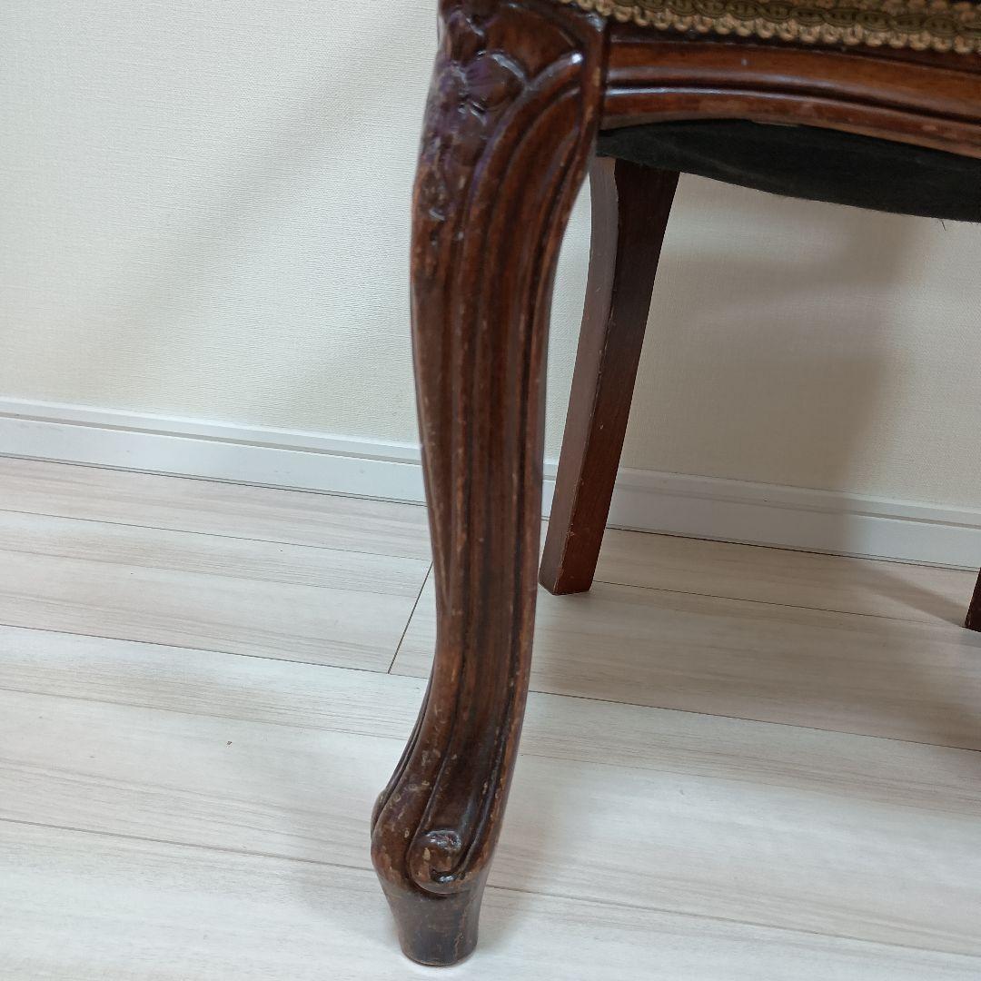 アンティーククマ刺繍 木製椅子