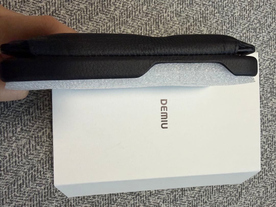 DEMIU BALLONCINQブラック×ブラックスタッズiPhone15Pro