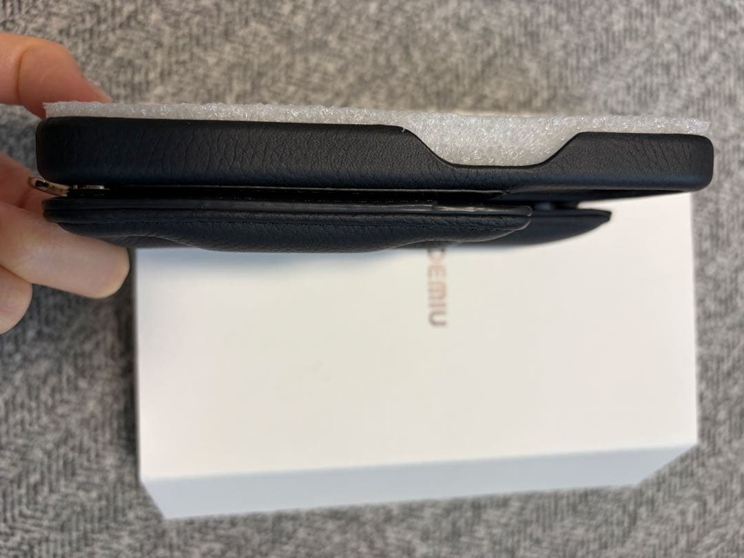 DEMIU BALLONCINQブラック×ブラックスタッズiPhone15Pro