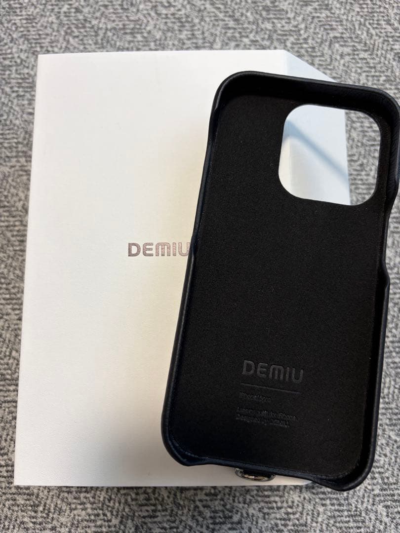 DEMIU BALLONCINQブラック×ブラックスタッズiPhone15Pro