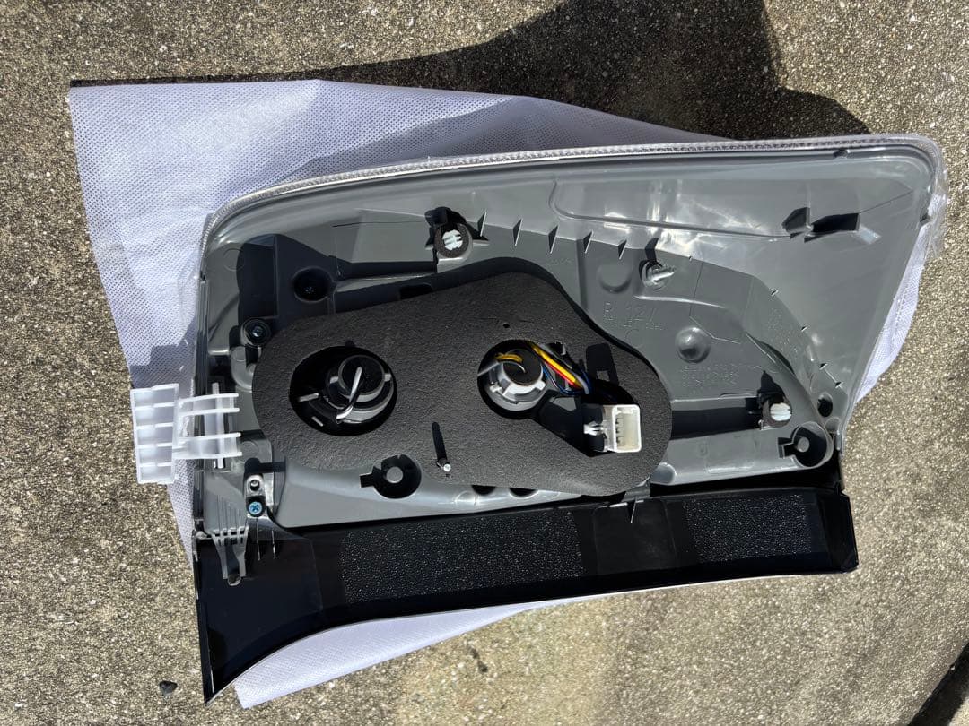 T*ん様 30プリウス 後期　usテールランプ　社外