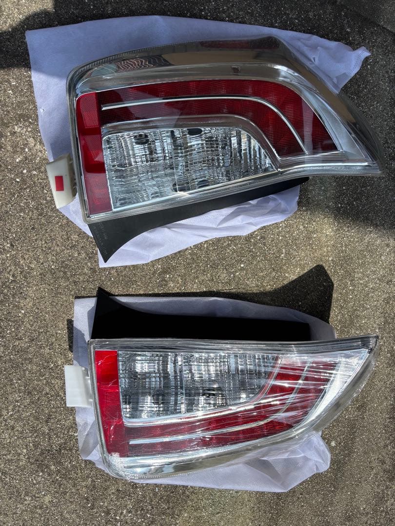 T*ん様 30プリウス 後期　usテールランプ　社外