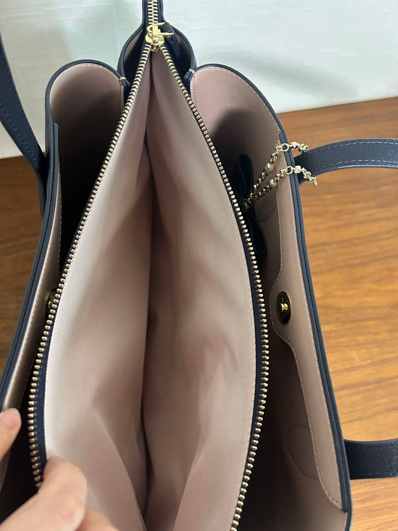 Samantha Thavasa ネイビー ビジネスバッグ　チャーム付き