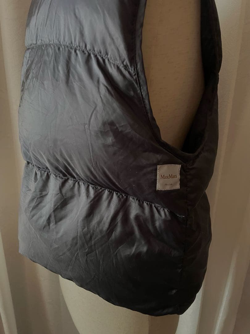 MAXMARA cubeのダウンベストネイビー
