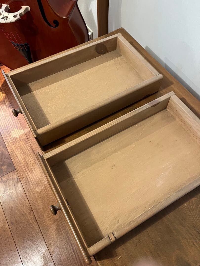 木製シンプルデザインの学習机　パイン材