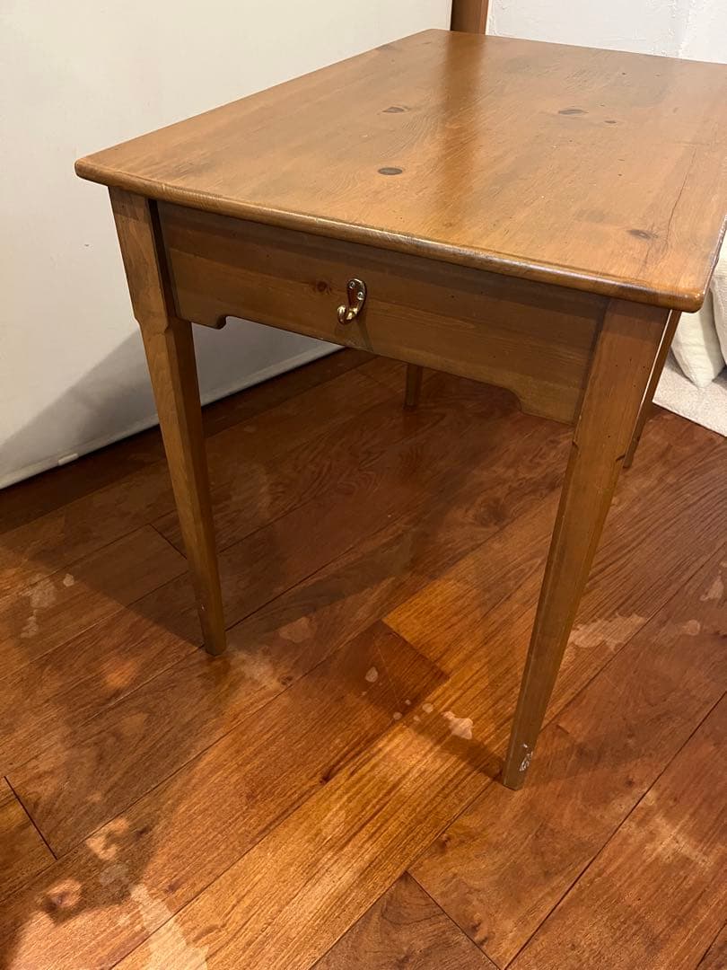 木製シンプルデザインの学習机　パイン材