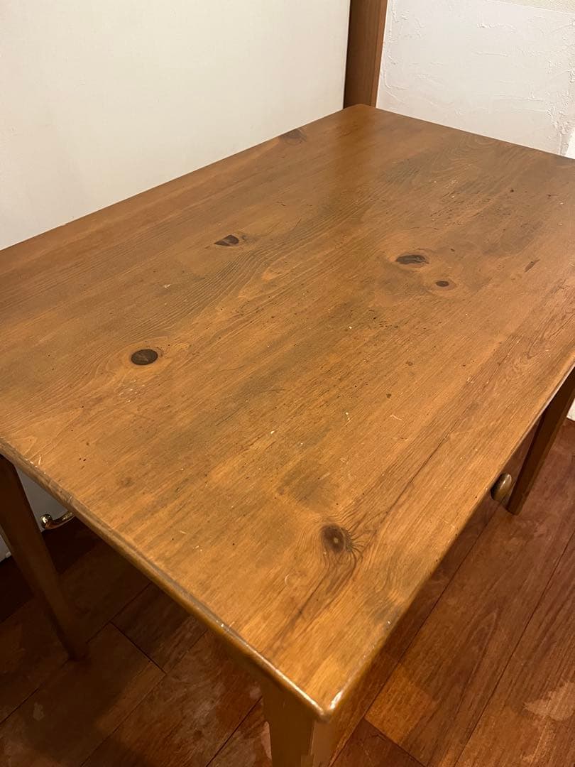 木製シンプルデザインの学習机　パイン材