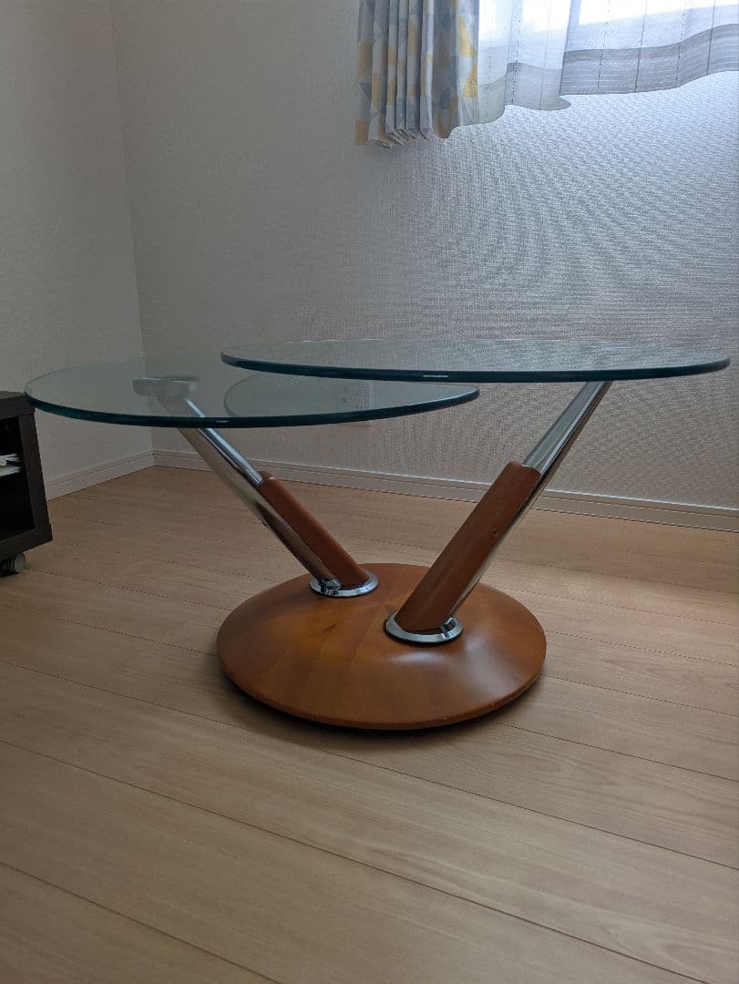 ロナルド シュミットガラステーブル