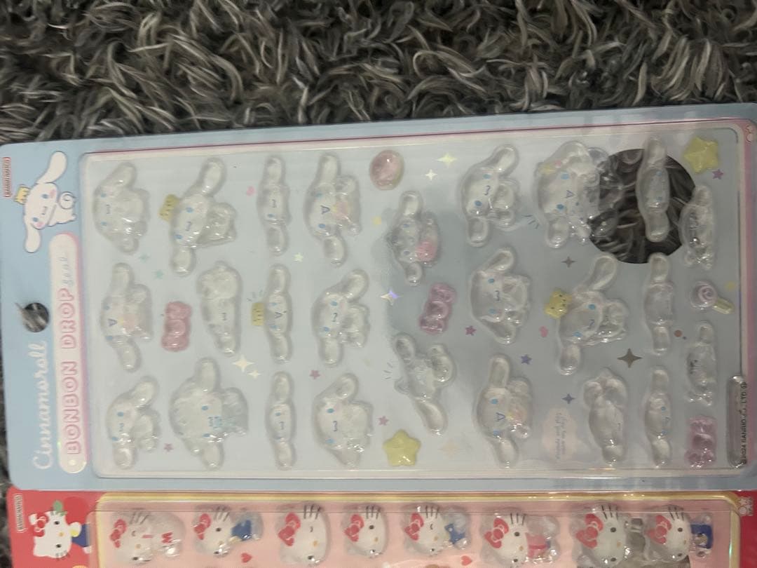 ボンボンドロップシール　第一弾　正規品　クロミ　キティ　シナモロール　シナモン