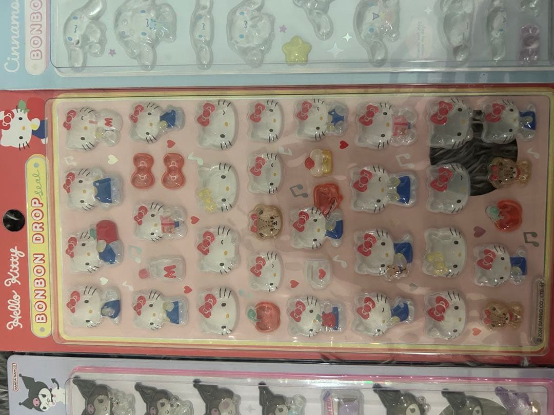 ボンボンドロップシール　第一弾　正規品　クロミ　キティ　シナモロール　シナモン