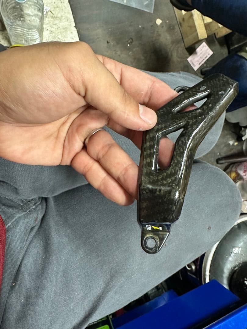 Z-CARBON リアキャリパーガード ZC35-0132