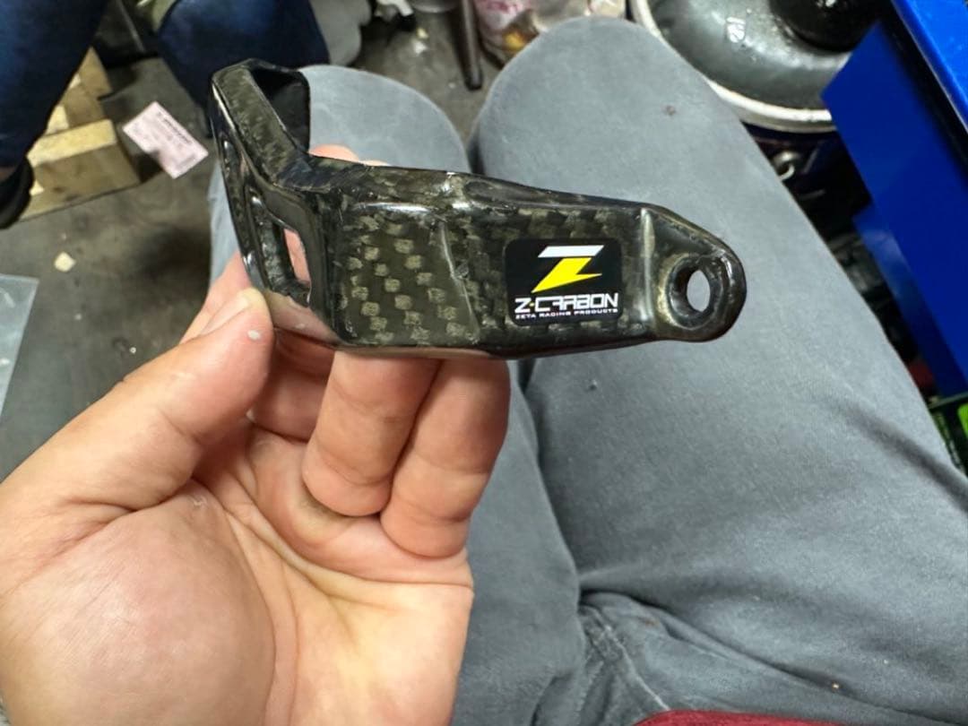 Z-CARBON リアキャリパーガード ZC35-0132