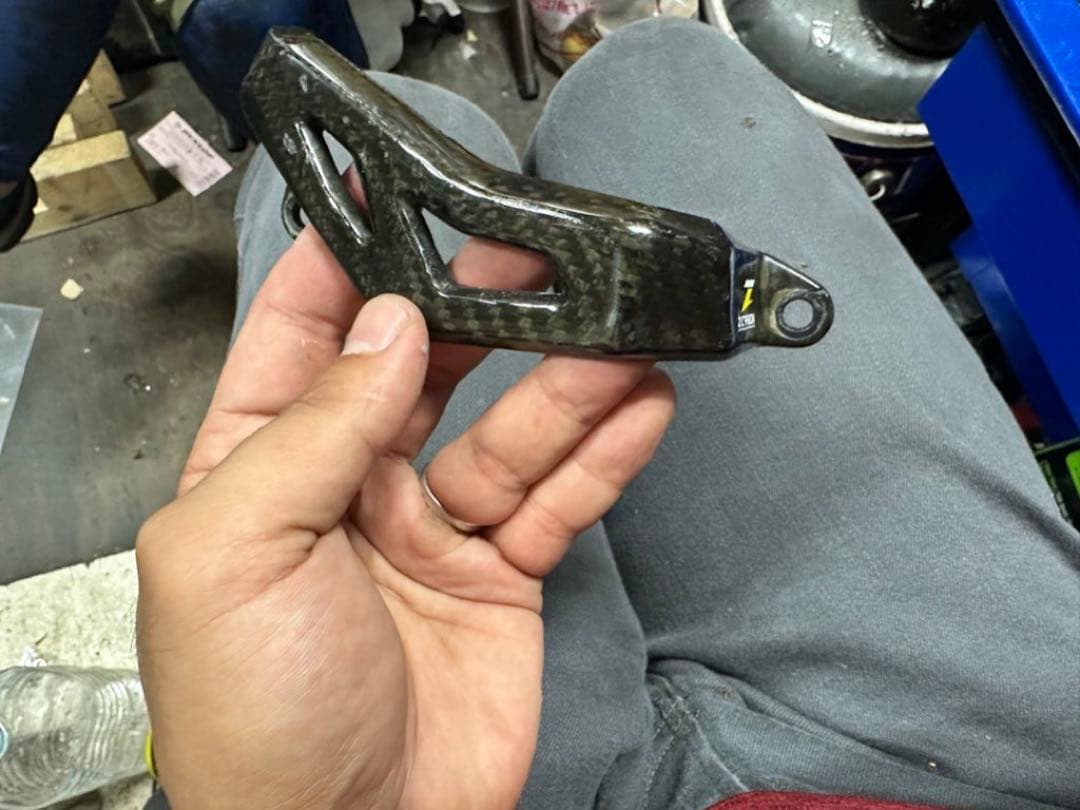 Z-CARBON リアキャリパーガード ZC35-0132