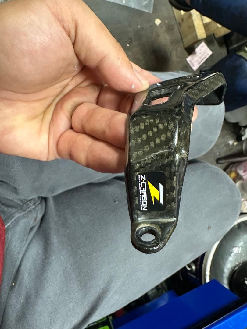 Z-CARBON リアキャリパーガード ZC35-0132