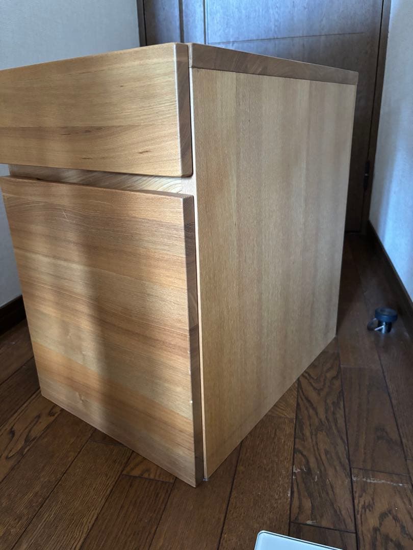 無印良品のシンプルなキャビネット