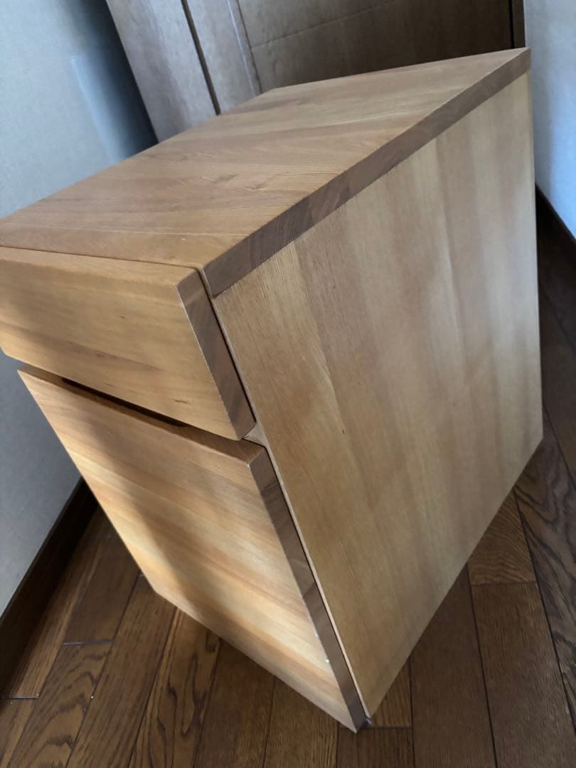 無印良品のシンプルなキャビネット