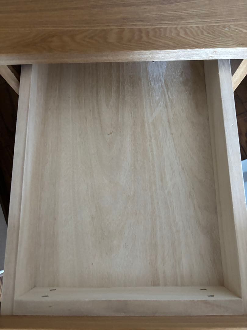 無印良品のシンプルなキャビネット